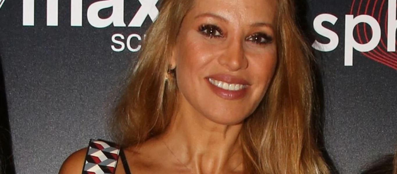 Αννίτα Ναθαναήλ: Ποζάρει ολόγυμνη στα 51 της και προκαλεί «εγκεφαλικά» (φωτο)